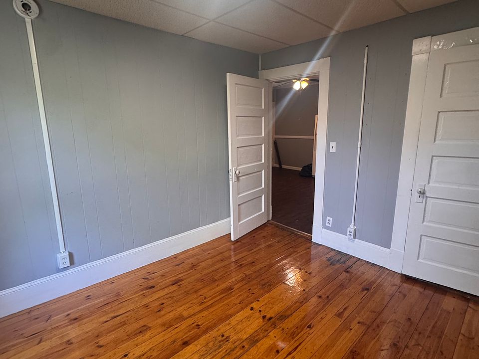 2nd image of 152 1/2 Pine St