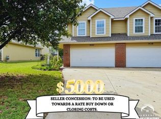 940 N Field Stone Dr, Lawrence, KS 66049