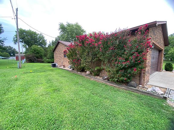 4th image of 303 W Blake St