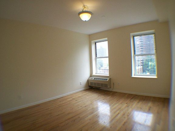 4th image of 35 Essex St APT 3D