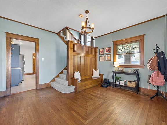 4th image of 207 N Ash St