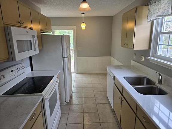 3rd image of 7711 NW 79th Pl