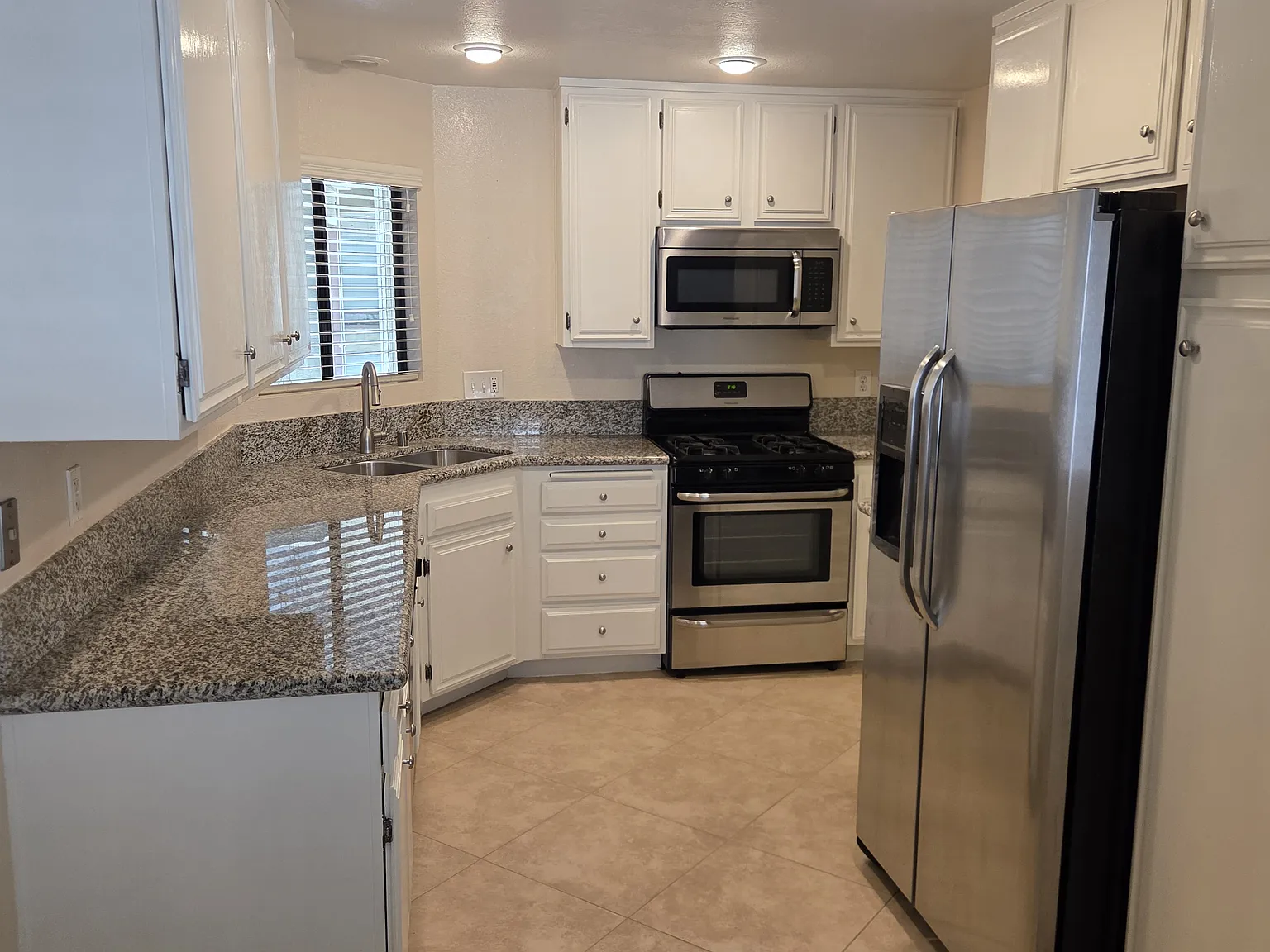 2 bed, 1.5 bath, 1016 sqft, $2,950 — Photo 3