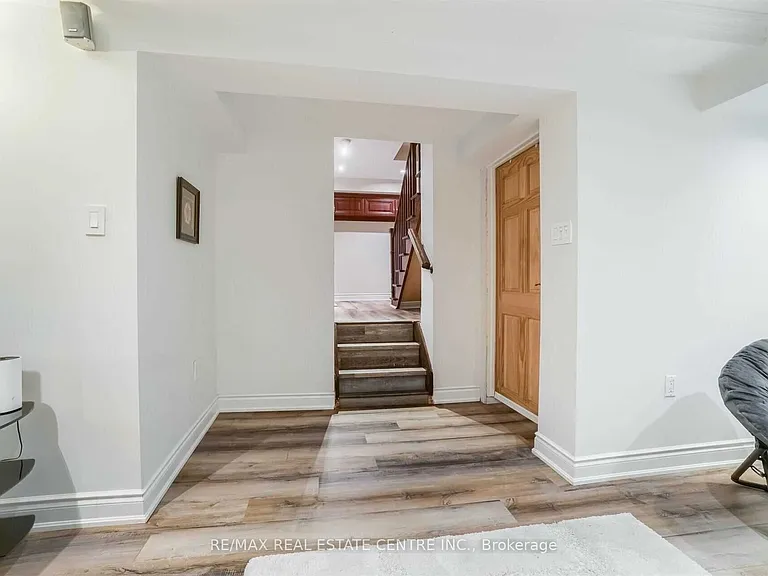 41 Clearside Pl — Photo 32