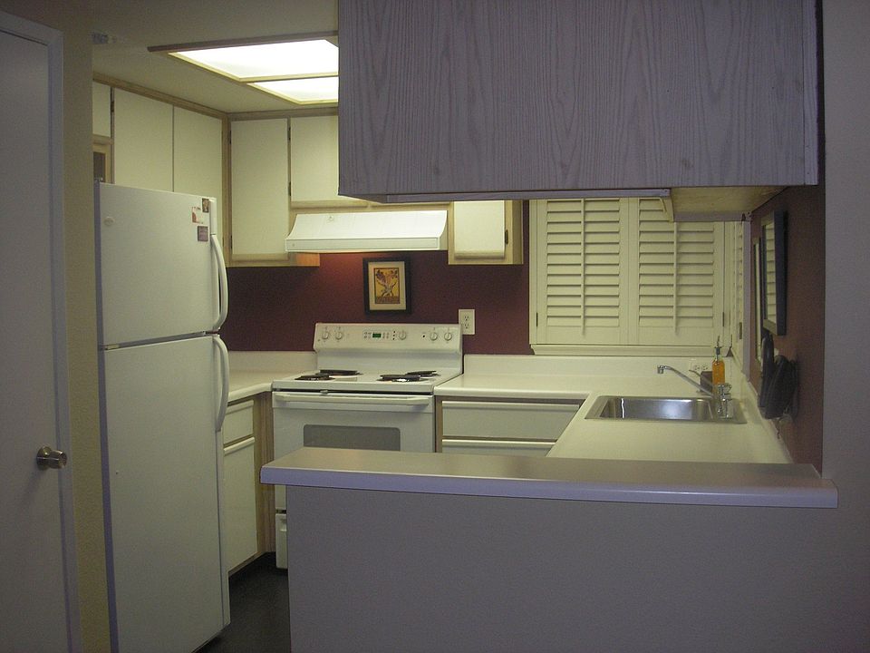 2nd image of 5885 Gloria Dr APT 5
