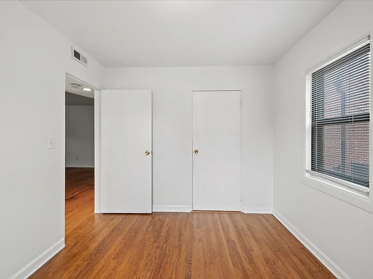 302 E 19th St #2A — Photo 17