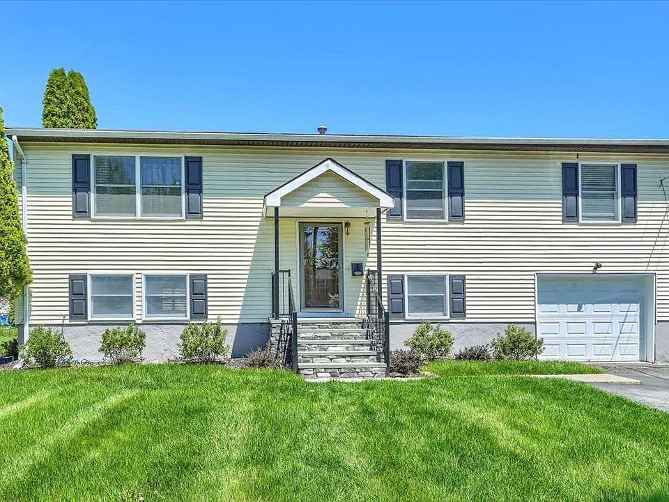 1st image of 9 McCord Dr