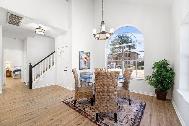 1st image of 7022 Cottonwood Cir