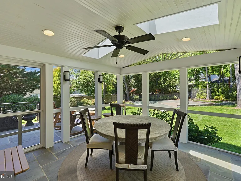 9904 Hall Rd — Photo 31