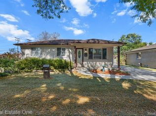 8057 Helen St, Center Line, MI 48015