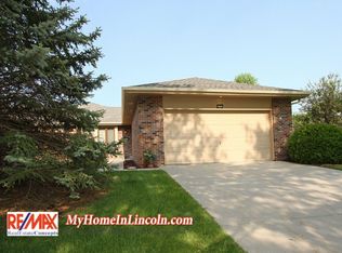 6722 Teton Dr, Lincoln, NE 68510