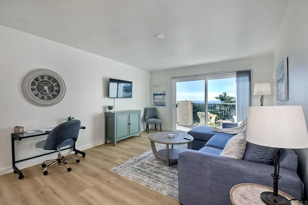 2 bed, 959 sqft, $4,300 — Photo 2