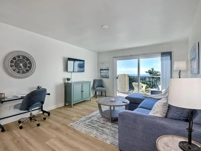 6675 Paseo Del Norte #B — Photo 2