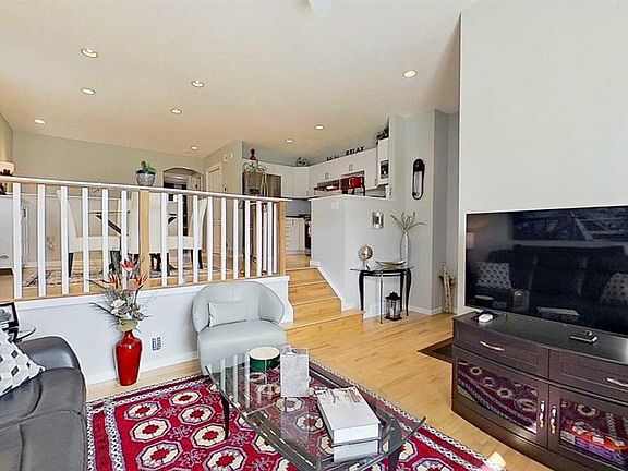 5th image of 7 E Bridlecrest Blvd SW