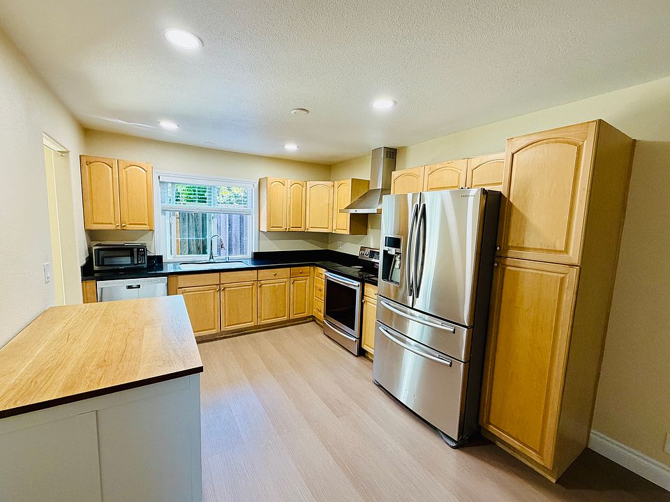 Kitchen with SS Appliances and floating island