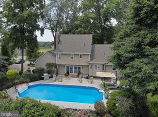 1060 Pearl Dr, Hanover, PA 17331