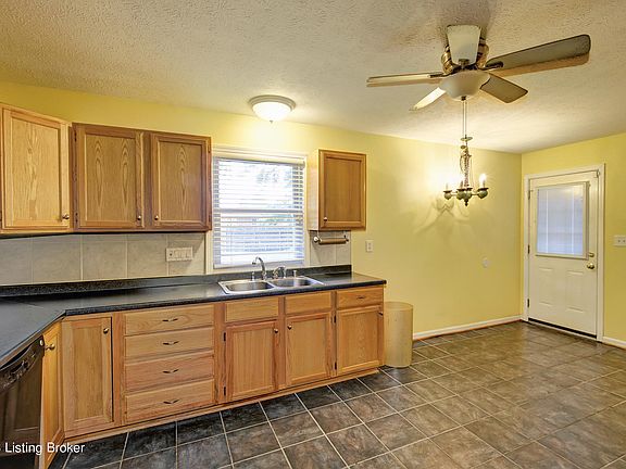 5th image of 7505 Mallard Dr