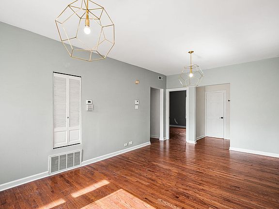 3rd image of 5743 N Ridge Ave APT 1