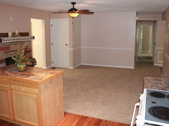 3rd image of 1903 Tanglewood Dr
