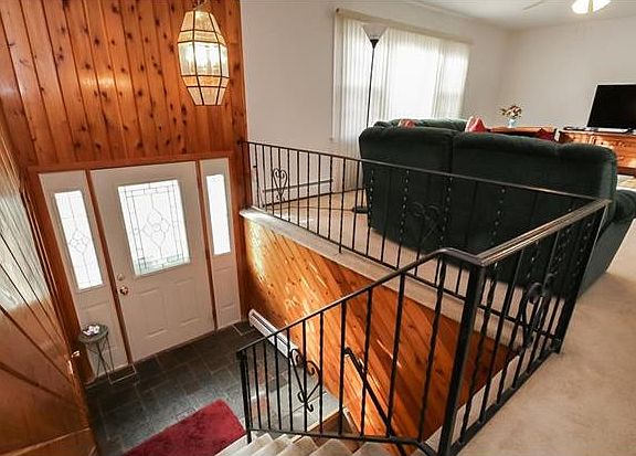 5th image of 14 Deer Meadow Dr
