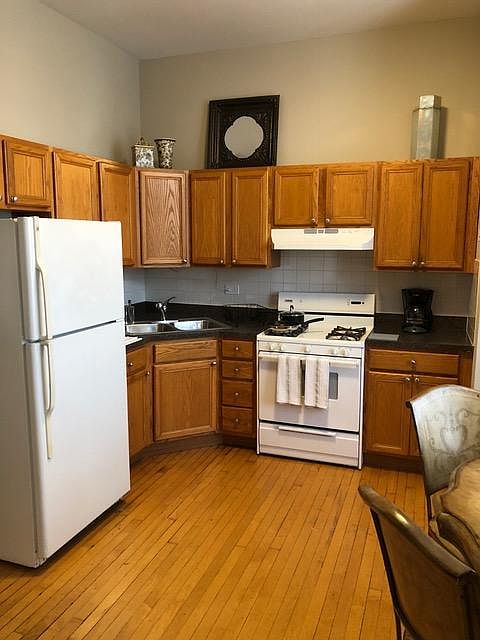 1st image of 900 N Western Ave APT 3ME
