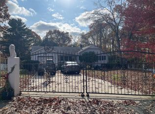 52 Highland Rd, Central Islip, NY 11722