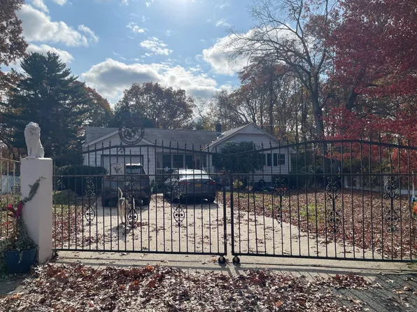 52 Highland Rd, Central Islip, NY 11722