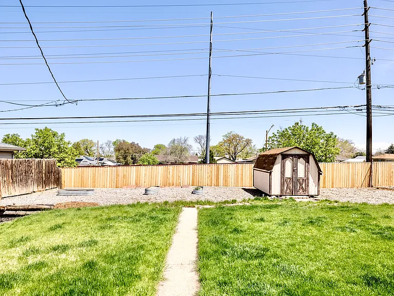 10516 Pearl St — Photo 4