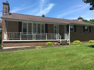 4 Bryan Dr, Dallas, PA 18612