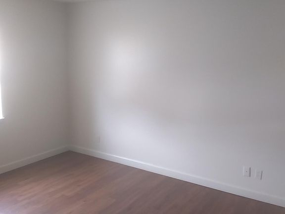 5th image of 1126 E 9th St APT 55