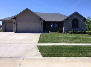 410 S Diamond Dr, Long Grove, IA 52756