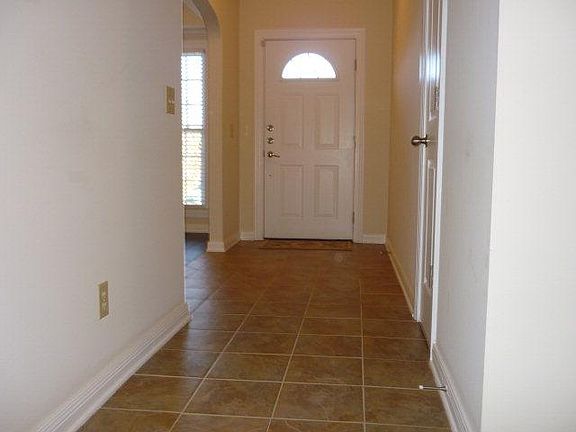 2nd image of 82 Cambridge Cir