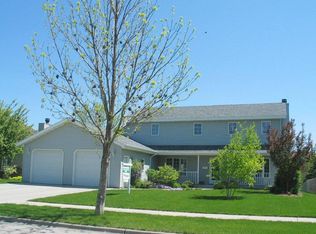 3804 Fairview Dr, Grand Forks, ND 58201