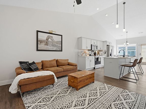 5th image of 107 Beacon Harbor Pkwy #1