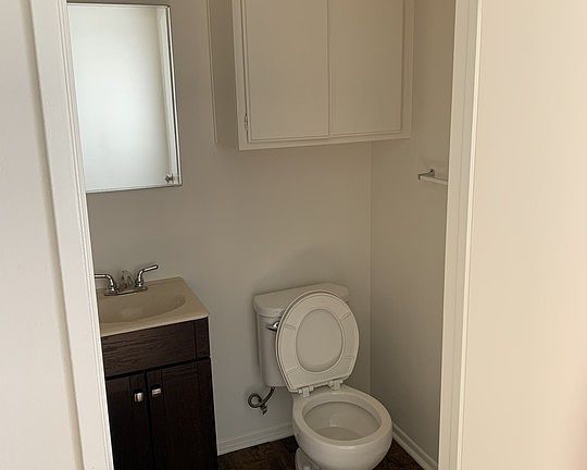 5th image of 727 W Hyde Park Blvd APT 202