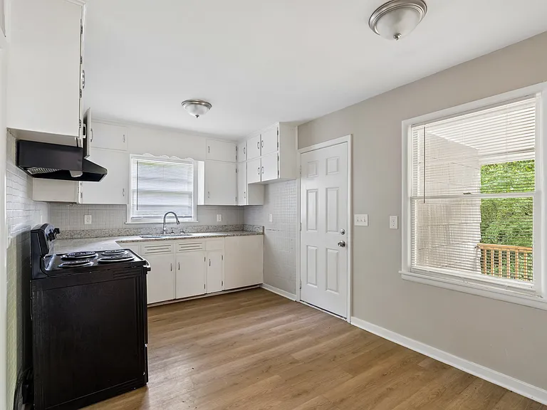 2616 Wood Dr NE — Photo 9