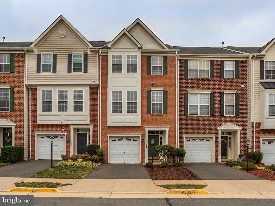 1st image of 526 Legrace Ter NE