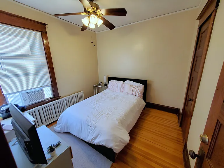 220 Ontario St #B — Photo 9
