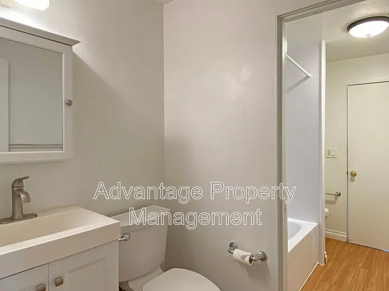 975 NW Garfield Ave #6 — Photo 8