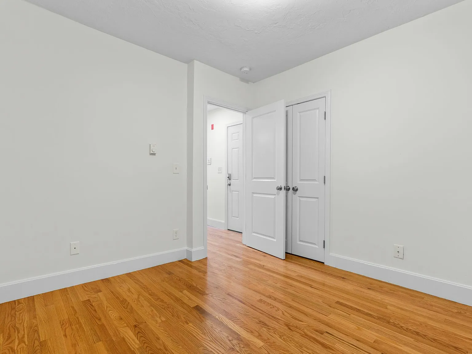 754 Huntington Avenue - Unit 3 — Photo 3