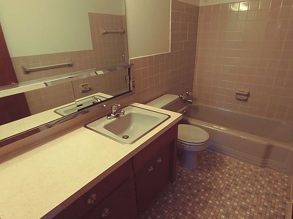 5th image of 85 Imperial Dr W APT 202