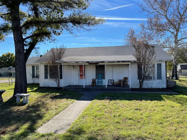 210 Boling St, Alvord, TX 76225