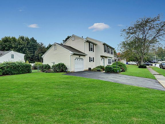 3rd image of 614 Weston Dr
