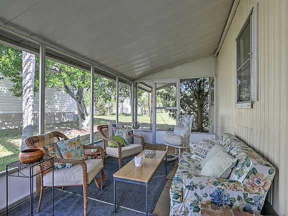 3rd image of 308 Pineapple St