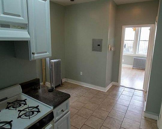 2nd image of 699 S 19th St #2B