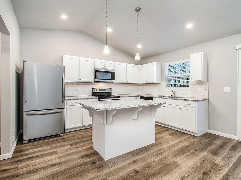 1867 Bluff Ridge Ct — Photo 3