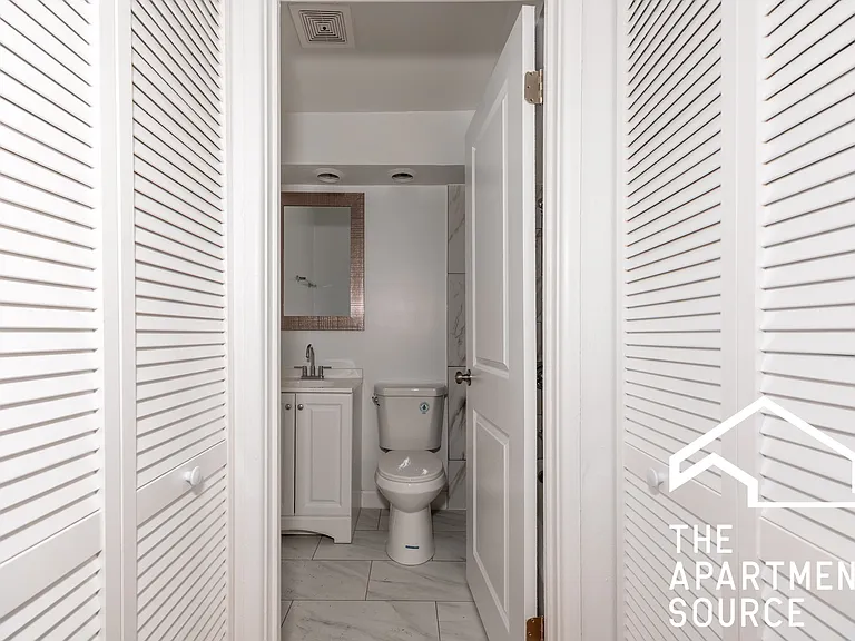 6830 N Sheridan Rd #254 — Photo 8
