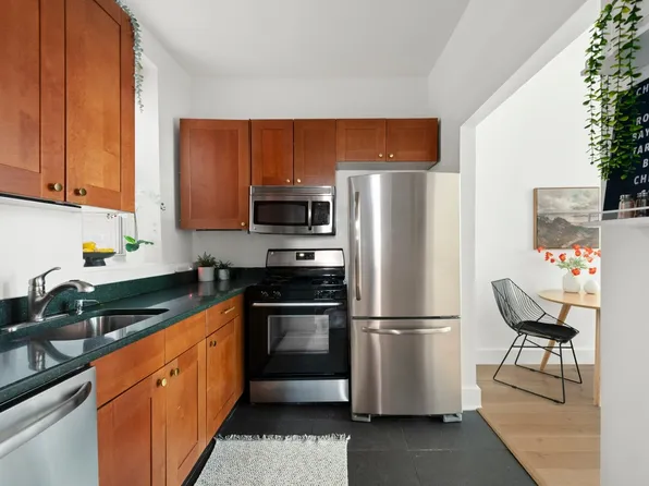 406 West 46th Street 2C image 3 of 7