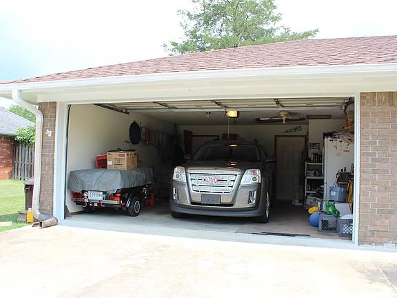 3rd image of 1704 Valley View Dr