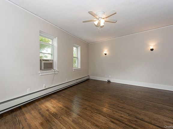 4th image of 43 New Hyde Park Rd APT 1